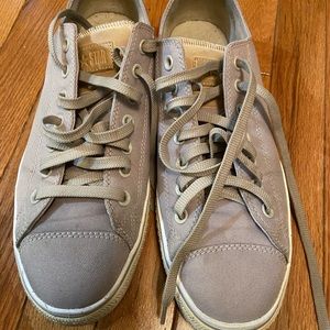 Mens low top Converse size 10 Gray